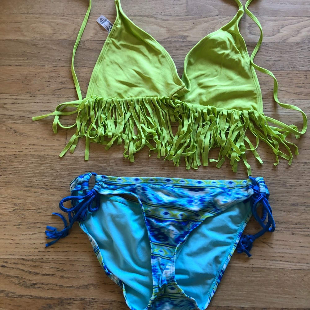 Women’s bathing suit